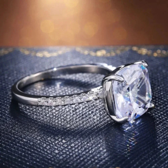 18K White Gold 4 Carat Solitaire Engagement Ring - Picture 8 of 10